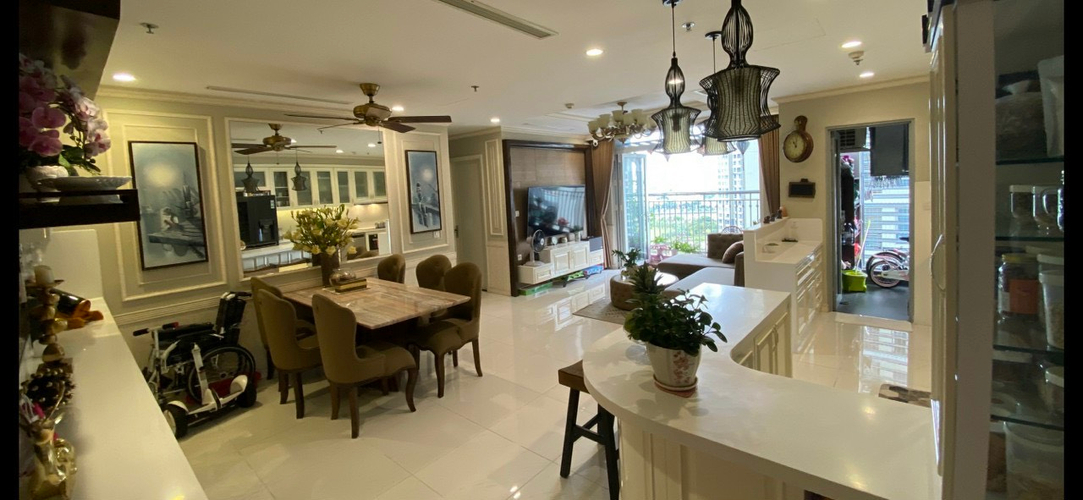 Căn hộ Vinhomes Central Park, Quận Bình Thạnh Căn hộ Vinhomes Central Park ban công rộng rãi, đầy đủ nội thất.