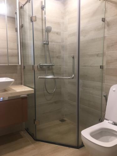 Toilet Vinhomes Golden River, Quận 1 Căn hộ Vinhomes Golden River view sông và thành phố thơ mộng.