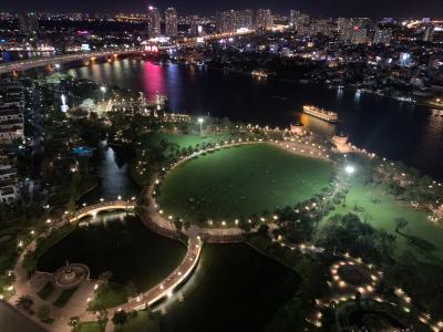 View Vinhomes Central Park Căn hộ Vinhomes Central Park tầng cao mát mẻ, đầy đủ nội thất.