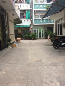 Đường trước nhà phố Quận Tân Phú Nhà phố thiết kế 1 trệt, 2 lầu và sân thượng, cách Aeon Mall 200m.