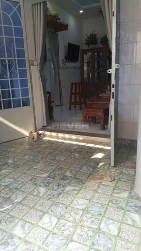 Nhà phố Quận 12 Nhà phố thiết kế 1 trệt và 1 lầu cửa hướng Tây Nam, khu đầy đủ tiện ích.