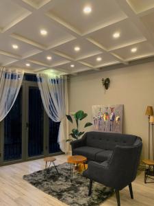 Phòng khách nhà phố Quang Trung, Gò Vấp Nhà phố gần chợ Hạnh Thông Tây, hướng Tây Bắc, diện tích 36.5m2.