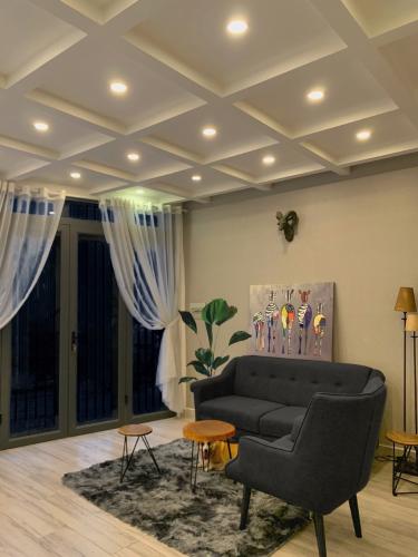 Phòng khách nhà phố Quang Trung, Gò Vấp Nhà phố gần chợ Hạnh Thông Tây, hướng Tây Bắc, diện tích 36.5m2.