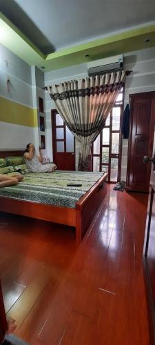 Phòng ngủ nhà phố Tân Phú  Nhà phố hướng Đông Nam diện tích sử dụng 300m2, khu dân cư an ninh.