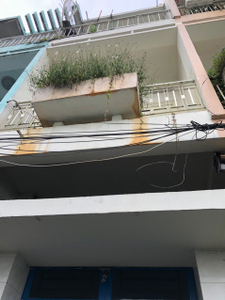 Mặt tiền nhà phố Quận Bình Thạnh Nhà phố cửa hướng Nam đón gió thoáng mát, kết cấu 1 trệt, 2 lầu kiên cố.