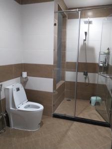 Nhà phố Quận 9 Nhà phố KDC Hưng Phú kết cấu 1 trệt 3 lầu, có Gara để xe hơi trong nhà.