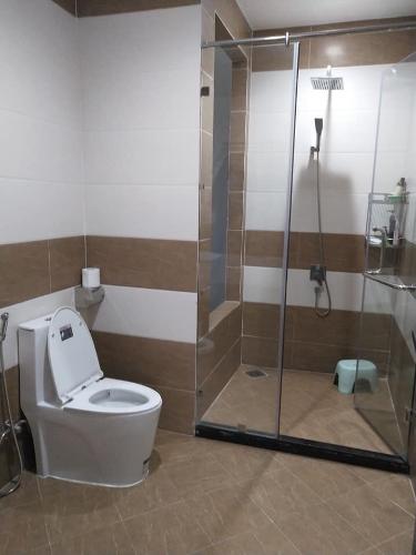 Nhà phố Quận 9 Nhà phố KDC Hưng Phú kết cấu 1 trệt 3 lầu, có Gara để xe hơi trong nhà.