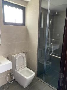 Phòng tắm One Verandah Quận 2 Căn hộ One Verandah view thành phố, nội thất tiện nghi.