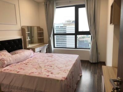 Căn hộ Hado Centrosa Garden , Quận 10 Căn hộ HaDo Centrosa Garden tầng 20 có 3 phòng ngủ, đầy đủ nội thất.