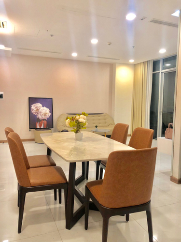 Căn hộ Vinhomes Central Park, Quận Bình Thạnh Căn hộ Vinhomes Central Park tầng 2 view đường Nguyễn Hữu Cảnh.