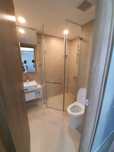 tolet căn hộ sky 89 Căn hộ Sky 89 An Gia tầng trung cửa hướng Tây, ban công hướng Đông mát mẻ.