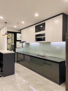 phòng bếp căn hộ riviera point Căn hộ Riviera Point tầng cao, đón view sông thoáng mát.