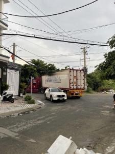 Nhà phố Huyện Nhà Bè Nhà phố đường xe hơi rộng rãi hướng Tây, kết cấu 1 trệt 2 lầu.