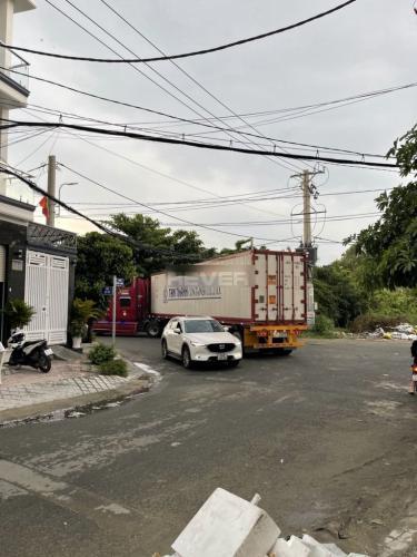 Nhà phố Huyện Nhà Bè Nhà phố đường xe hơi rộng rãi hướng Tây, kết cấu 1 trệt 2 lầu.