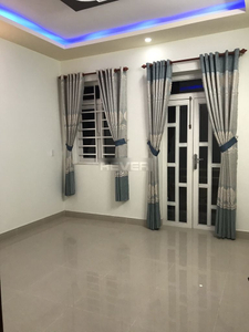 Nhà phố Quận Bình Tân Nhà phố thiết kế 1 trệt và 2 lầu kiên cố, cửa hướng Tây đón nắng sớm.