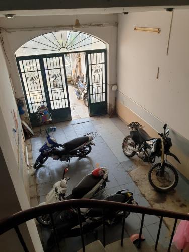 Phòng khách nhà phố Quận 7 Nhà phố hướng Đông Nam đường Gò Ô Môi 3 tầng, nội thất cơ bản.