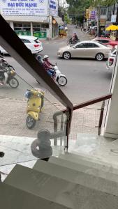 cầu thang Nhà phố hướng Đông Nam mặt tiền, diện tích sử dụng 432m2.