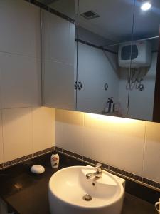 Phòng tắm Chung cư An Khang Căn hộ chung cư An Khang_Intresco đầy đủ nội thất, tiện nghi.