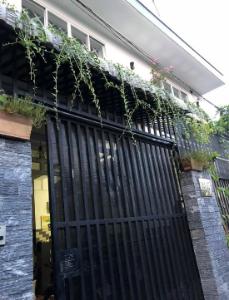 Nhà phố Quận 12 Nhà phố kết cấu 1 trệt 1 lầu hướng Đông Bắc, cách đường Thạnh Lộc 15 50m.