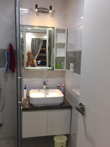 Nhà vệ sinh Saigon South Residence  Căn hộ Saigon South Residence tầng trung, thiết kế hiện đại tinh tế.