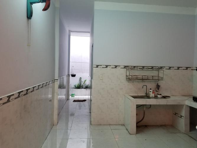 Nhà phố Quận Tân Phú Nhà phố cấp 4 hẻm rộng 6m, cách đường Tân Hương 30m, có sổ hồng riêng.