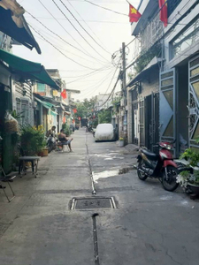 Đường trước nhà phố Quận Bình Tân Nhà phố thiết kế 1 trệt 4 lầu vô cùng kiên cố, khu vực dân cư đông đúc.