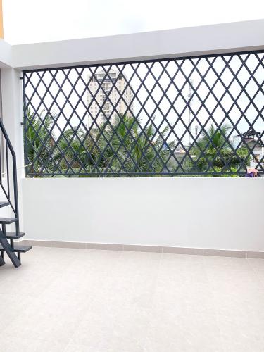 Sân thượng nhà phố Quận 7 Nhà hẻm xe tải đường Lâm Văn Bền, nội thất đầy đủ nhà mới xây.