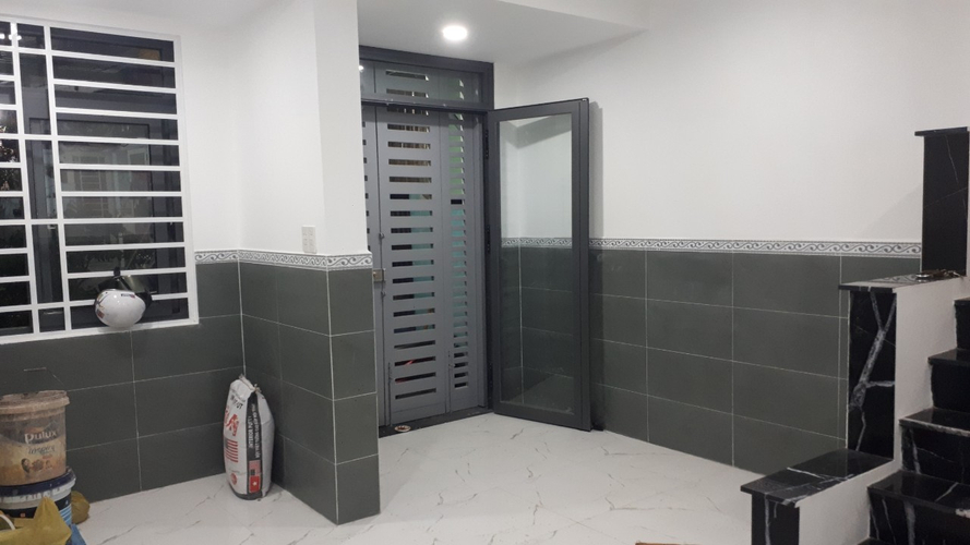 Nhà phố Quận Bình Thạnh Nhà phố thiết kế 1 trệt, 2 lầu diện tích 21.9m2, cửa chính hướng Tây.