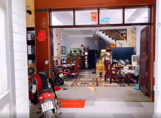 Nhà phố Quận Tân Phú Nhà phố diện tích 114m2 có ban công rộng, phù hợp trồng cây xanh.