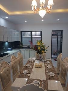 Phòng bếp biệt thự Huyện Nhà Bè Biệt thự KDC Nine South Estates kết cấu 1 trệt 2 lầu có tầng áp mái, đầy đủ nội thất.