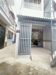 Mặt tiền nhà phố Huyện Nhà Bè Nhà phố hẻm xe ba gác đường Huỳnh Tấn Phát, cửa hướng Đông thoáng mát.