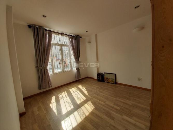  Nhà phố kết cấu 1 trệt 3 lầu, hẻm xe hơi rộng rãi khu dân cư đông đúc.