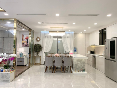 Căn hộ Vinhomes Central Park, Quận Bình Thạnh Căn hộ Vinhomes Central Park tầng 5 thiết kế 4 phòng ngủ, đầy đủ nội thất.