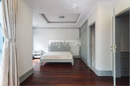 Biệt thự Quận 7 Biệt thự diện tích 250m2 thiết kế 1 trệt, 3 lầu và 1 tầng hầm để xe rộng rãi.