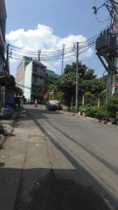 Đường trước mặt bằng kinh doanh Quận Thủ Đức Mặt bằng kinh doanh diện tích 230m2, đường xe tải 10 tấn vào tận nơi.