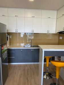 Phòng bếp căn hộ Sunrise Riverside, Huyện Nhà Bè Căn hộ Sunrise Riverside tầng 17 gồm 2 phòng ngủ, đầy đủ nội thất.