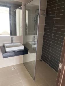 Phòng tắm căn hộ Sunrise Riverside, Huyện Nhà Bè Căn hộ Sunrise Riverside ban công hướng Đông, thiết kế hiện đại.