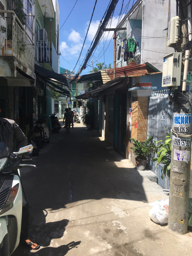 Đường trước nhà phố Quận 6 Nhà phố cửa hướng Đông Nam, diện tích 54.2m2 có sổ hồng riêng.