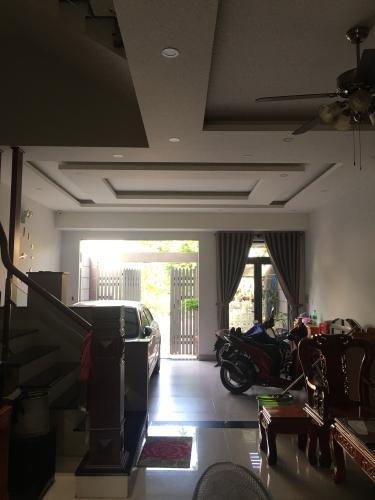 Nhà phố Quận 9 Nhà phố KDC Hưng Phú kết cấu 1 trệt 3 lầu, có Gara để xe hơi trong nhà.