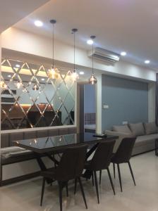 phòng khách căn hộ The Sun Avenue Cho thuê căn hộ The Sun Avenue, block 3, diện tích 109m2, đầy đủ nội thất