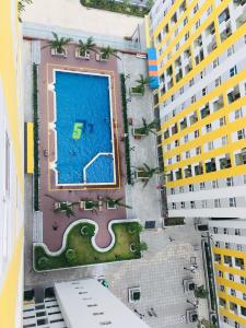 View nội khu City Gate, Quận 8 Căn hộ City Gate tầng trung, view nội khu hồ bơi mát mẻ.