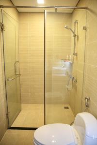 Phòng tắm Căn hộ Vinhomes Central Park Căn hộ Vinhomes Central Park tầng 10 nội thất đầy đủ, sàn lót gỗ