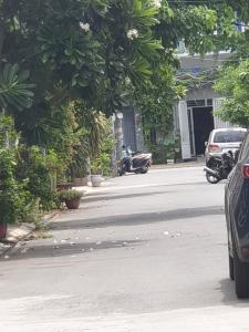 Đường trước nhà phố Quận Thủ Đức Nhà phố đường nhựa rộng 8m không ngập nước, kết cấu 1 trệt 3 lầu.