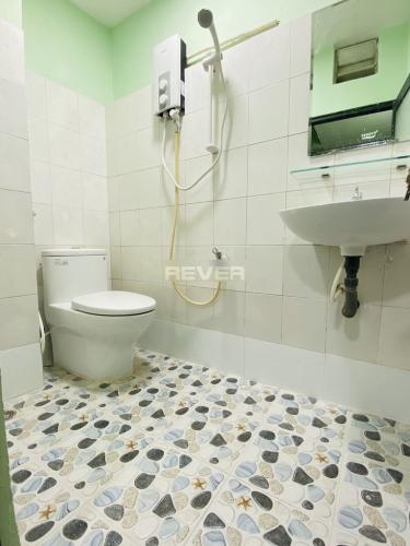 Phòng tắm nhà phố Tân Bình Nhà phố hướng Bắc nằm trong hẻm xe máy, gần chợ Tân Bình.