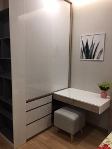 Căn hộ New City Thủ Thiêm, Quận 2 Căn hộ New City Thủ Thiêm tầng 10, đầy đủ nội thất và tiện ích.