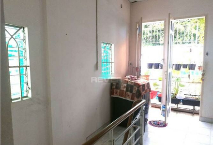 Nhà phố Quận Gò Vấp Nhà phố hướng Tây Nam thiết kế 1 trệt, 1 lầu kiên cố, nội thất cơ bản.