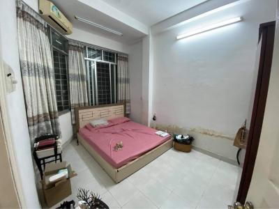 Phòng ngủ căn hộ 212 Nguyễn Trãi, Quận 1 Căn hộ 212 Nguyễn Trãi cửa hướng Tây Bắc, nội thất cơ bản.