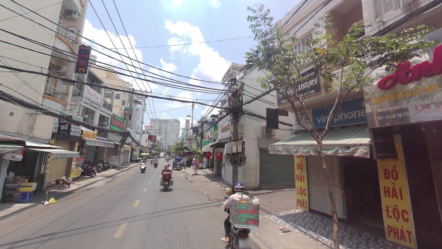 Đường lớn thông hẻm vào nhà  Nhà phố hẻm Tôn Đản, diện tích 4m x4m, pháp lý rõ ràng