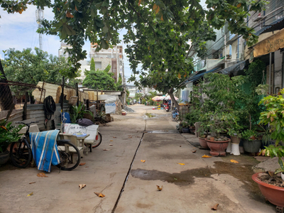 Đường trước nhà phố Quận Bình Tân Nhà phố hẻm rộng 8m đường Nguyễn Quý Yêm, khu dân cư lâu đời.