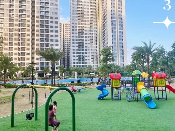 Bán căn hộ Vinhomes Grand Park nội thất cơ bản, view thành phố.